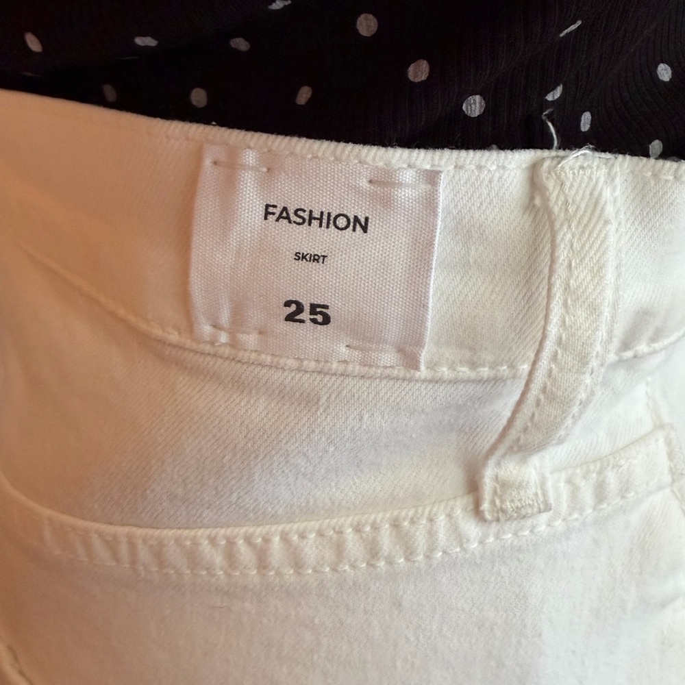 #421 Gorgeous Hudson Denim Reconstructed White Pocket Detail. NWOT - Picture 10 of 15